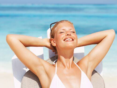 Jak chronić się przed promieniami UV i uszkodzeniami słonecznymi w naturalny sposób