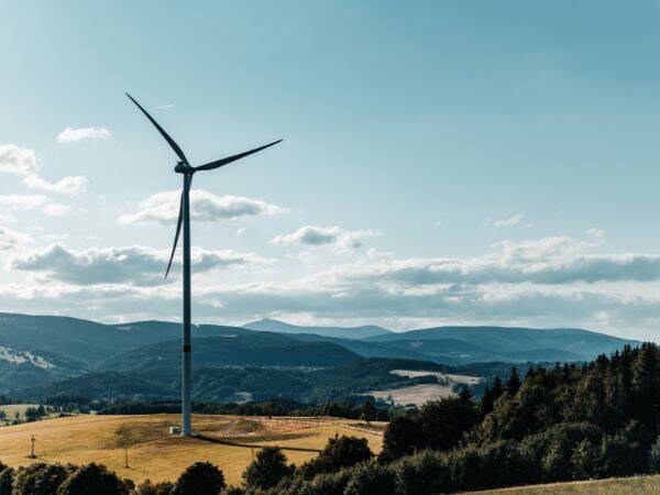 Przyszłość energetyki wiatrowej: Co musisz wiedzieć i jak może nam to pomóc